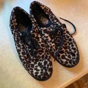 Low top leopard vans
